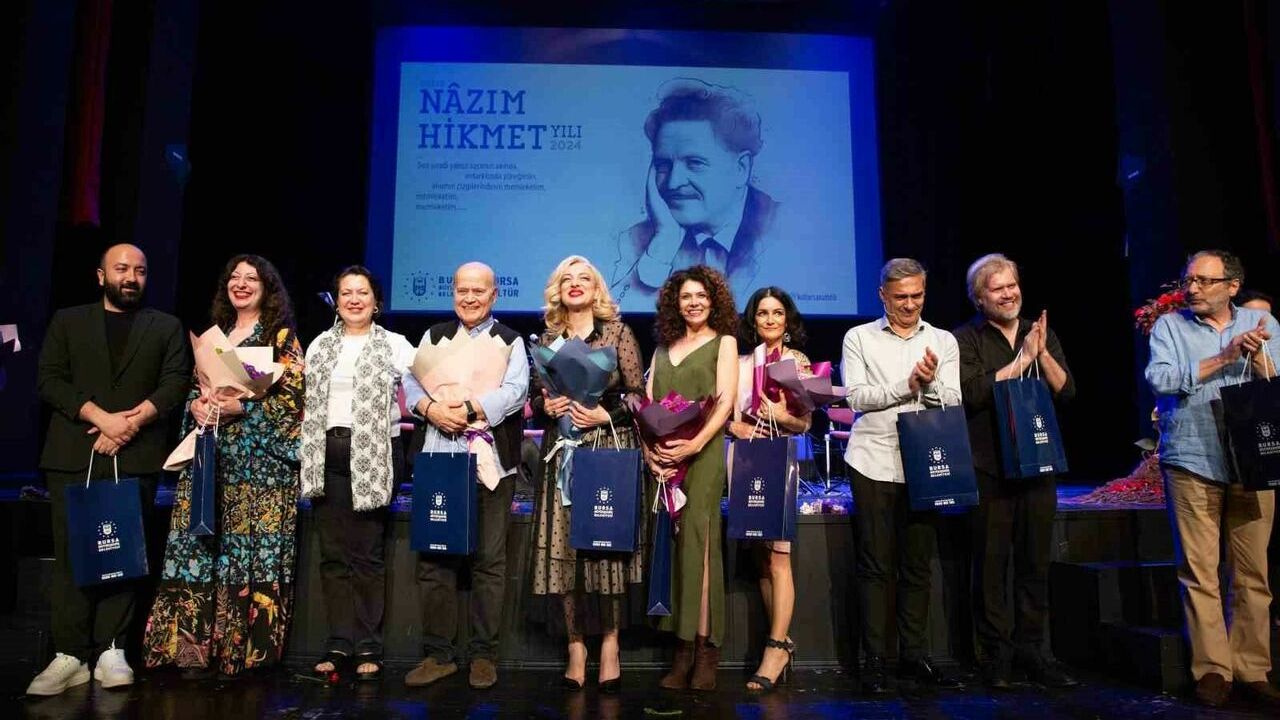 Şarkılarla, şiirlerle Nâzım Hikmet
