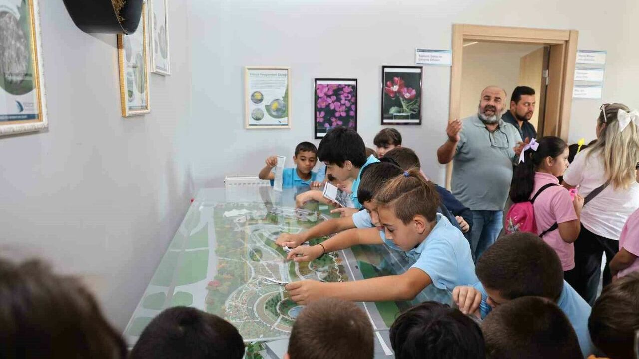 Öğrenciler botanik bahçesini gezdi bitkileri tanıdı

