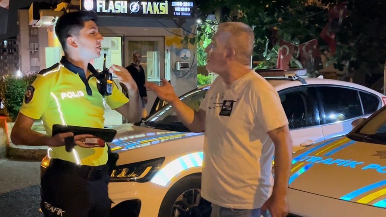 Alkollü sürücü polisleri sabır sınavından geçirdi...Ehliyeti 2041 yılına kadar olmayacak