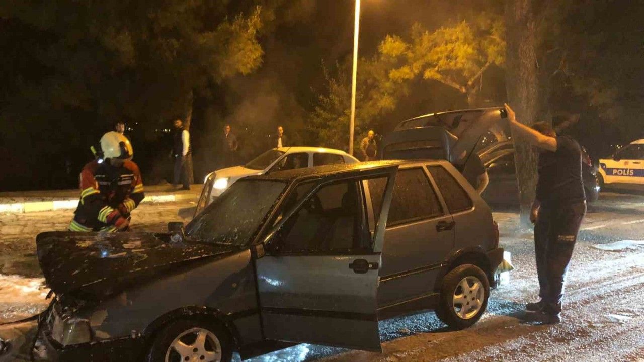 Ayvalık’ta araç yangını korkuttu