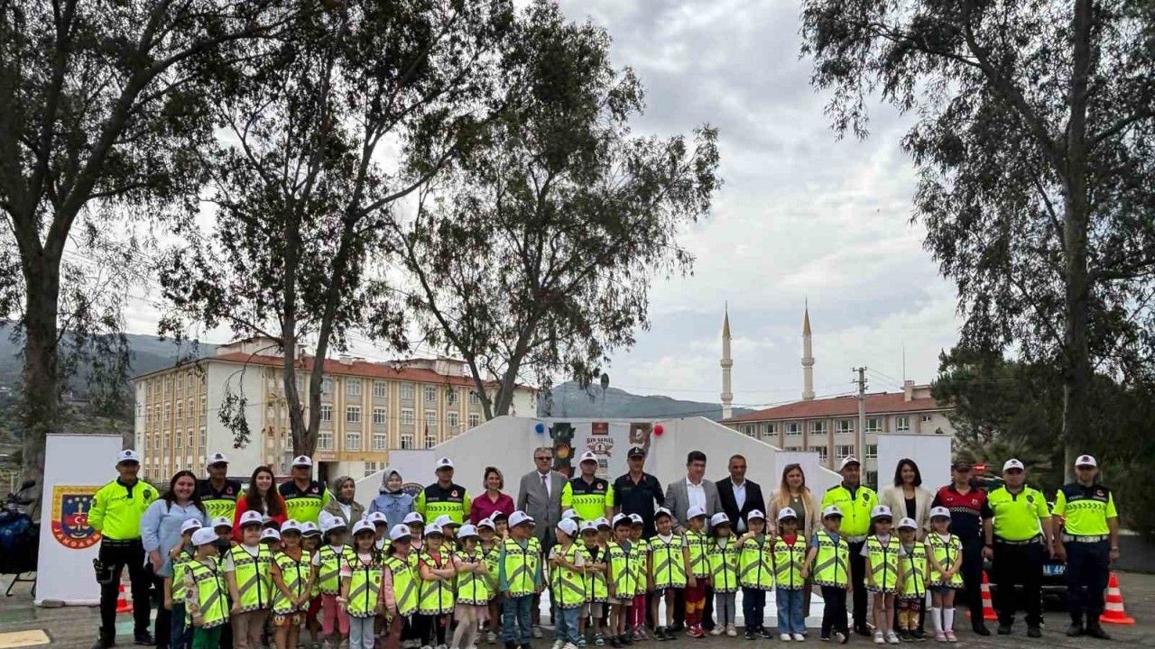 Çine’de Anaokulu öğrencilerine trafik eğitimi verildi