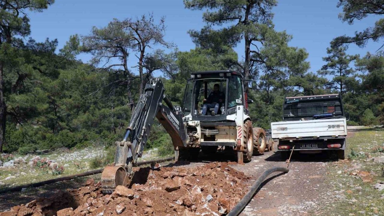 Çırpı Mahallesinin içme suyu hatlarını yenileniyor