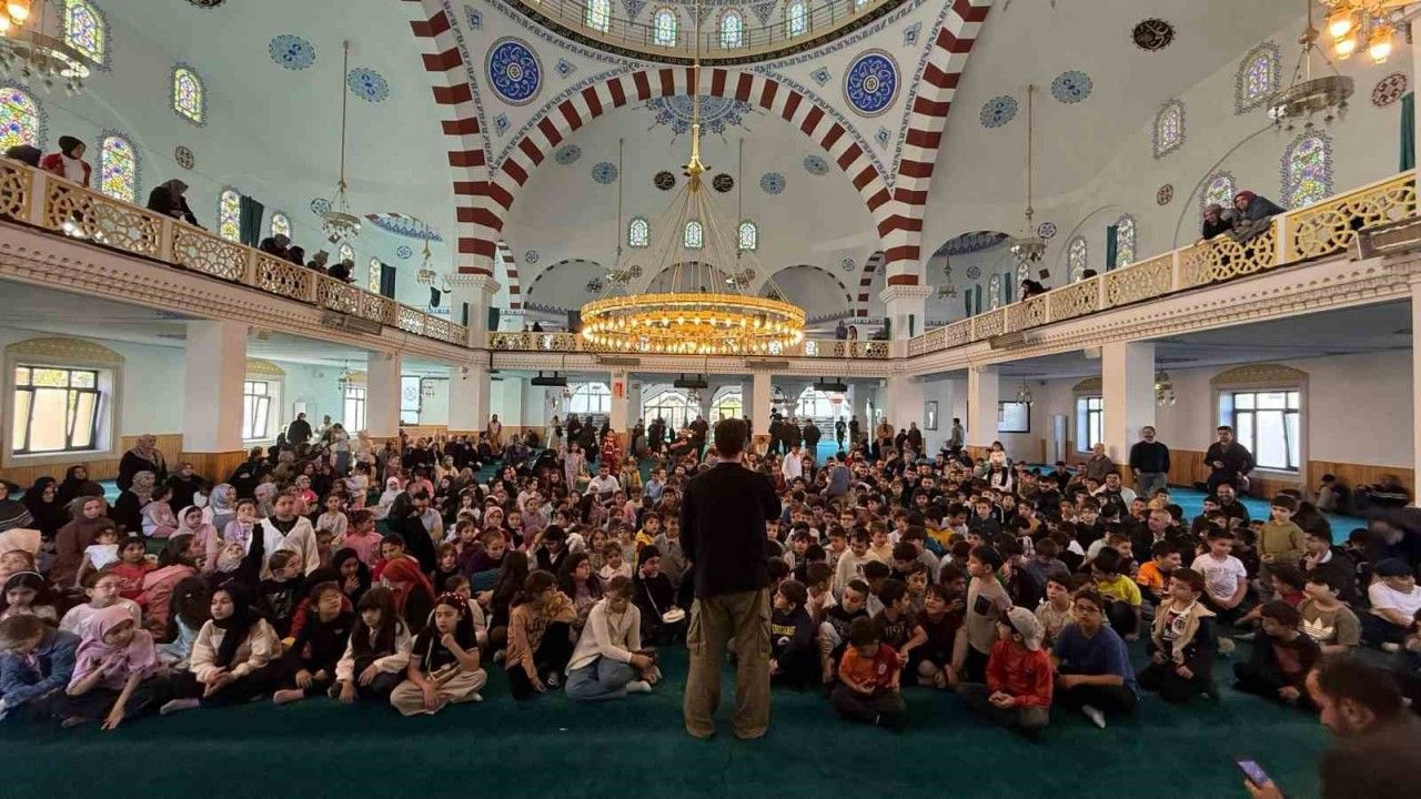 Çocuklara önemli uyarı: "Sosyal medyada görülen her bilgiye inanmayın"