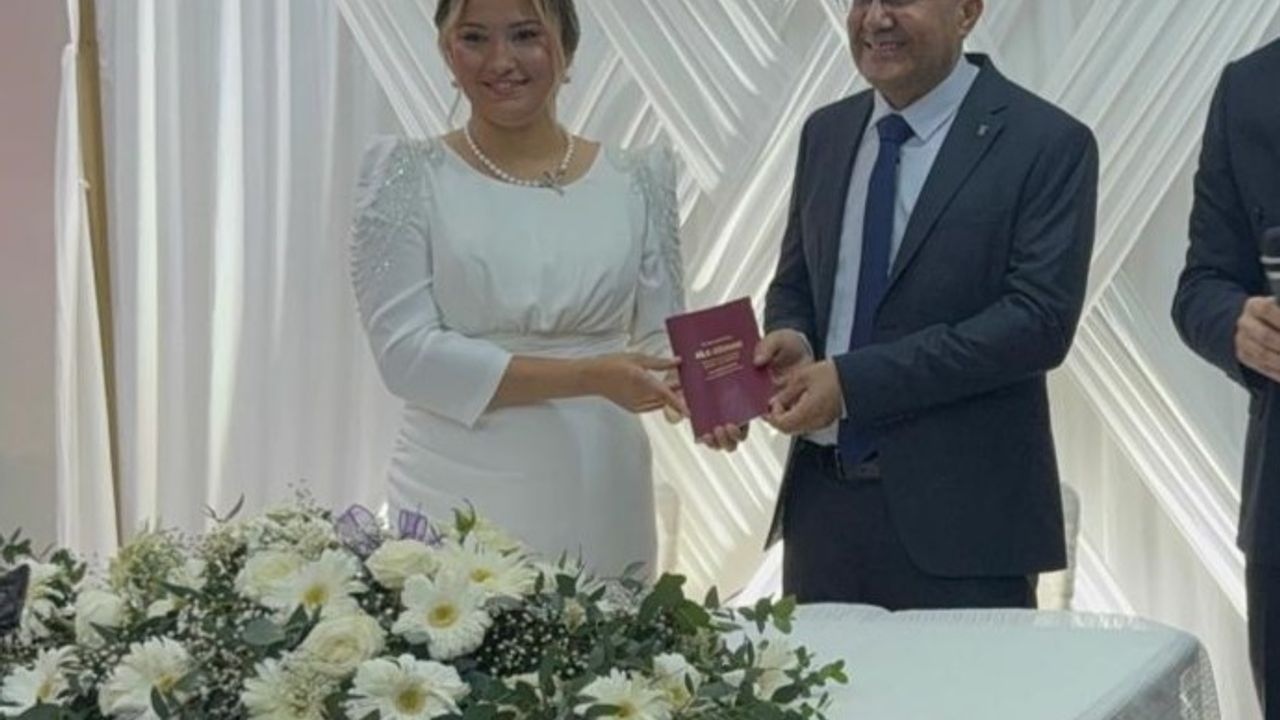 Depremde ailelerini kaybeden 2 öğretmen, ikinci bahara ’evet’ dedi