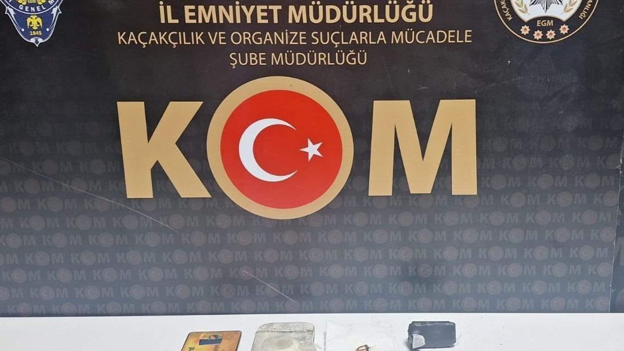 Ehliyet sınavında kopya düzeneği ile yakalandı: Görülmeyecek şekilde kulaklık yerleştirmiş