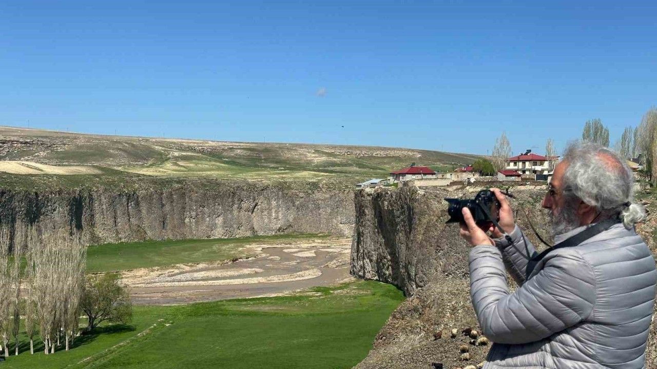 Fotoğrafın diliyle geçmişin izini arıyor