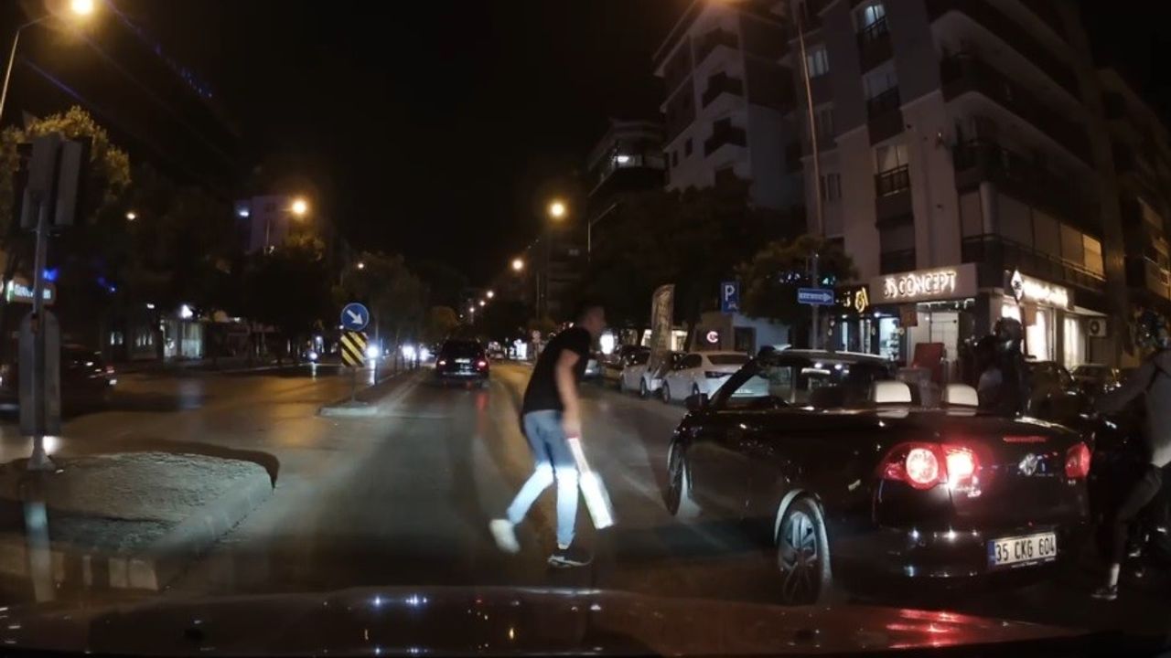 İzmir’de ’döner bıçaklı’ trafik kavgası kamerada