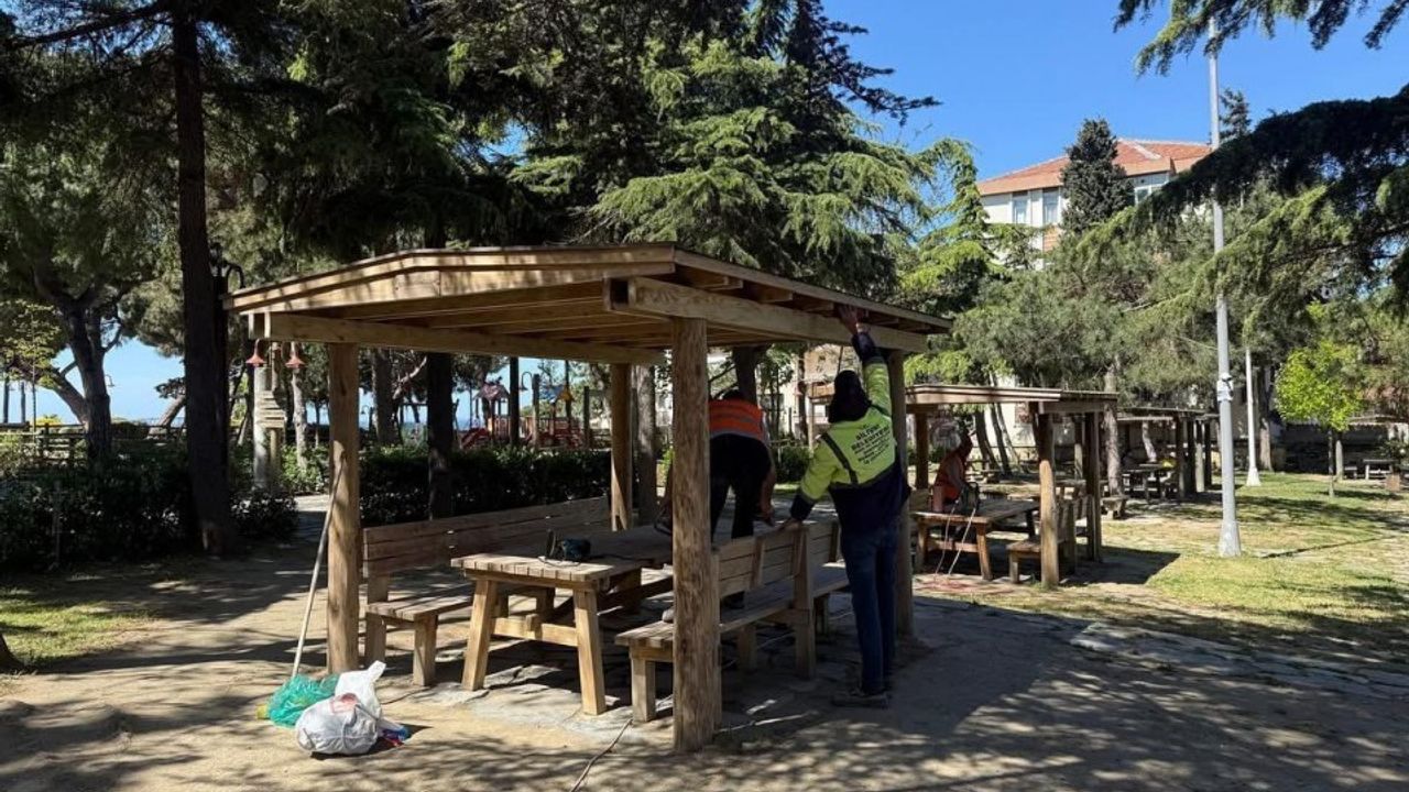 Kalepark Sosyal Tesisleri’nde kent mobilyalarına bakım ve onarım gerçekleştirildi