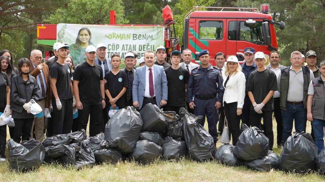 Kazdağları’nda yarım saatte yarım ton atık ve çöp topladılar