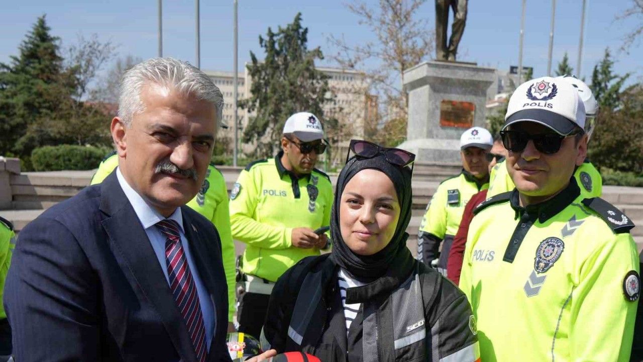 Kırıkkale’de motosiklet sürücülerine kask hediye edildi