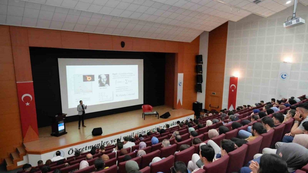 "Kuantum çağına doğru" başlıklı konferans düzenlendi