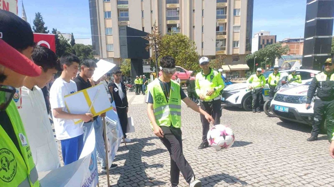 Manisa’da öğrenciler alkol gözlüğü takıp penaltı kullandı