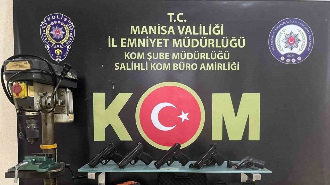 Manisa’da ruhsatsız silah operasyonu