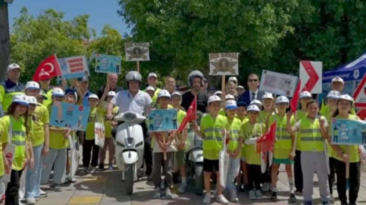 Ortaca’da öğrencilerle yaya geçidi eğitimi gerçekleştirildi