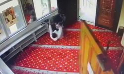 İstanbul’da Bir Kişi Cami İçerisinde Çocuğu Makasla Yaraladı