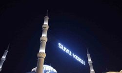 Dünya Su Günü’nde Büyük Çamlıca Camii’nin mahyalarına "Su" konulu mesajlar yazıldı