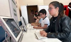 Afyonkarahisarlı öğrencilerden Dünya Bilgisayar İnternet Klavye Şampiyonası’nda büyük başarı