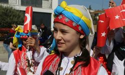 Büyükçekmece’de 23 Nisan coşkusu sokaklara taştı