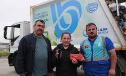 İçinde telefon ve para olan çantasını yanlışlıkla çöpe attı