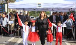 Marmaris’te 23 Nisan coşkusu çelenk sunma töreniyle başladı