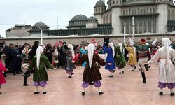 Taksim’de 23 Nisan coşkuyla kutlandı