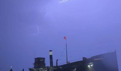 Ordu’da şimşekler geceyi aydınlattı

