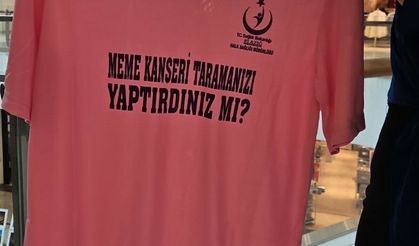 Elazığ’da kanser farkındalığı yazılı tişörtler vitrinlerde

