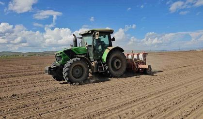 Adilcevaz’da şeker pancarı ekimine başlandı