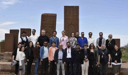 Ahlat’taki tarihi Selçuklu Mezarlığı’na ünlü akını