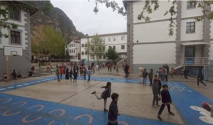 Amasya’da deprem sonrası iki ilçede eğitime ara verildi