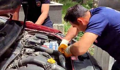 Araç motorundan çıkan sürpriz yüzleri gülümsetti
