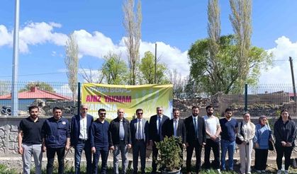 Diyadin’de "Orman Benim" kampanyası kapsamında fidan fikimi ve temizlik etkinliği