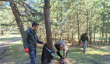 Doğa Koruma ekipleri tabiat parkında temizlik yaptı