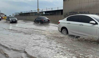 Edirne’de sağanakta yollar göle döndü
