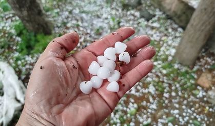Fındık büyüklüğünde yağan dolu trafik kazasını beraberinde getirdi: 1 yaralı
