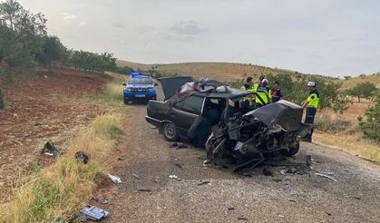 Gaziantep’te iki otomobil kafa kafaya çarpıştı: 1’i ağır 8 yaralı