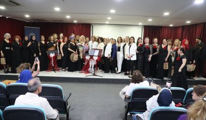 Gaziosmanpaşa’da Anneler Günü kutlamaları renkli görüntülere sahne oldu