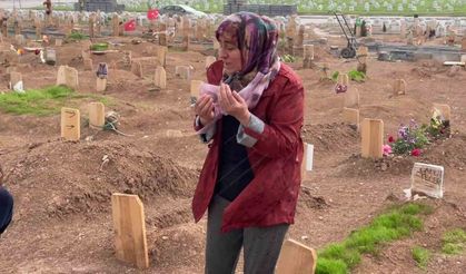 İki evladını cinayete kurban veren anne, mezarlarını ziyaret etti