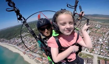 İlkokul öğrencisi Zeynep 200 metre yükseklikte İstiklal Marşı’nı ezbere okudu