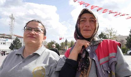 Kadın personele Anneler Günü sürprizi: Çocuklarını dev ekranda görünce gözyaşlarını tutamadılar