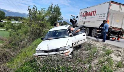 Kamyona çarpmamak için manevra yaptı: Faciadan dönüldü