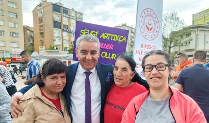 Kırşehir Beyazay Derneği’nden Engelliler Haftası yürüyüşüne destek