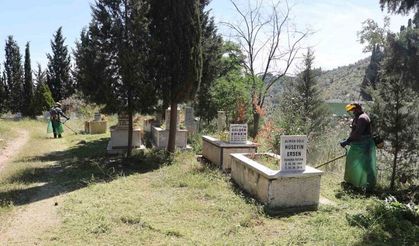 Koçarlı’da Kurban Bayramı öncesi mezarlıklarda temizlik seferberliği başladı