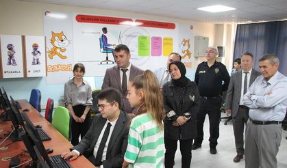 Kula’da Bilişim Sınıfı Öğrencilerle Buluştu