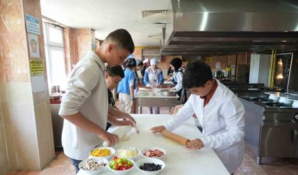 Muş’ta beceri atölyesi açıldı: Öğrenciler mesleklerle tanışıyor