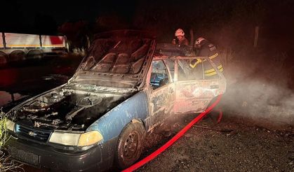 Park halindeki otomobil alevlere teslim oldu