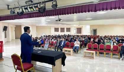 Rektör Sarıbıyık liseli öğrenciler ile tecrübelerini paylaştı