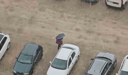 Sağanak bastırdı, vatandaşlar ne yapacağını şaşırdı