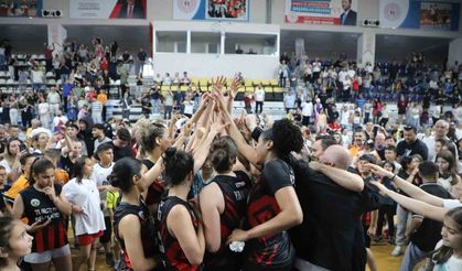 Şampiyonluk maçının heyecanını dev ekranda yaşayacaklar