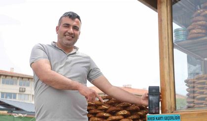 Seyyar simit tezgâhına POS cihazı koydu